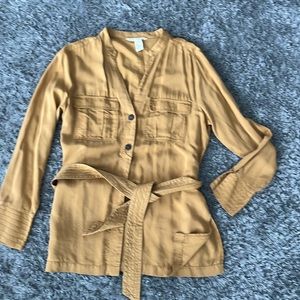 H&M Women’s light beige jacket coat ; casual ladies jacket with pockets and belt